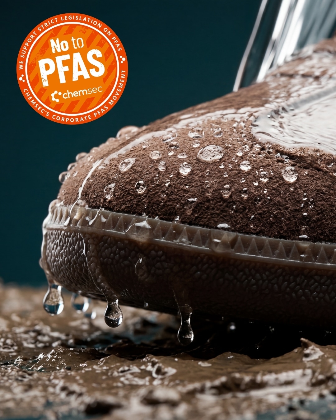 Protected with EXPRO PFAS-free water and dirt repellent technology.